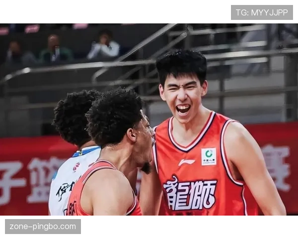 球场上干扰球和封盖的区别是什么？专家为你解析判罚标准